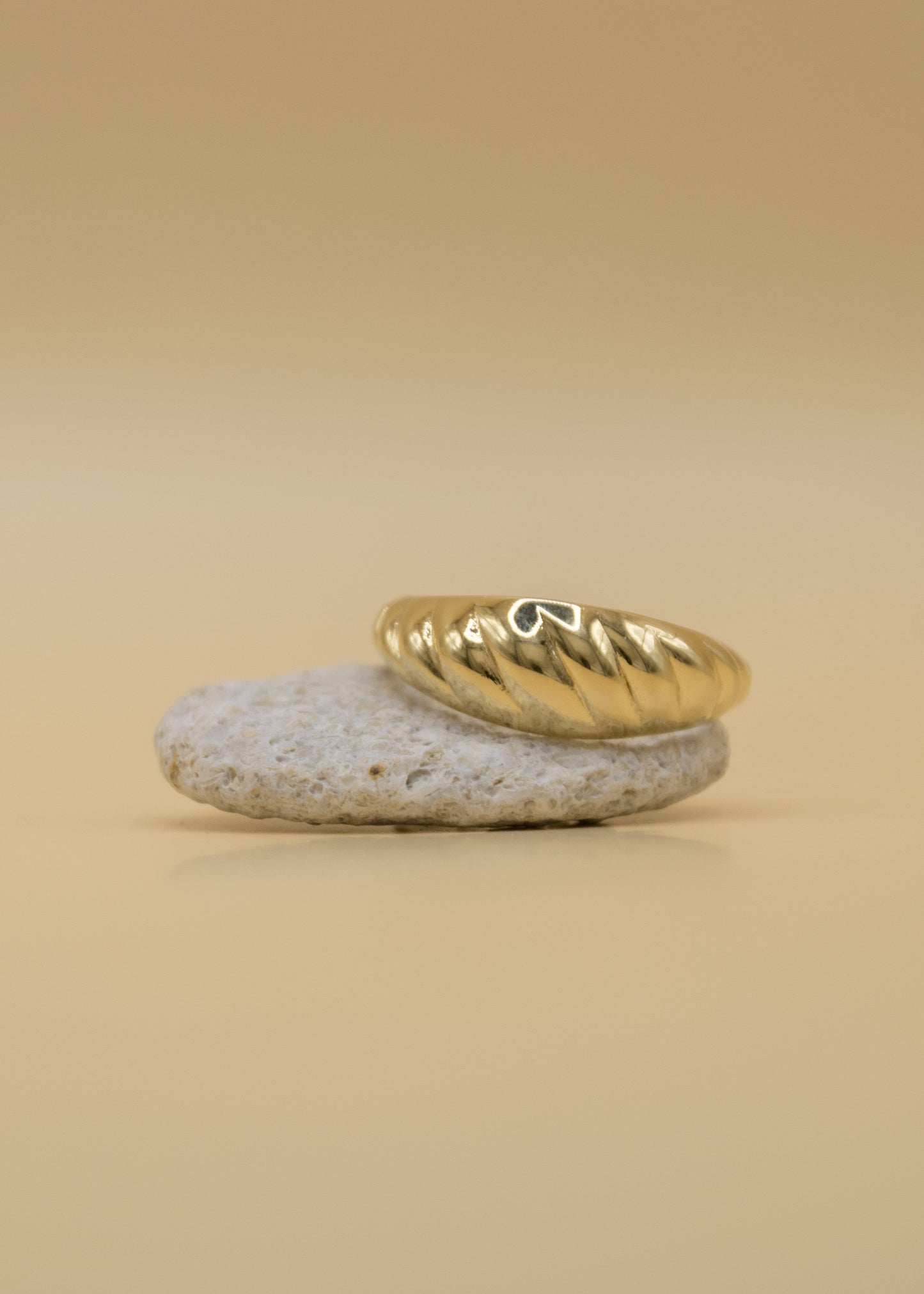 bague bombée dorée Lyria Mont