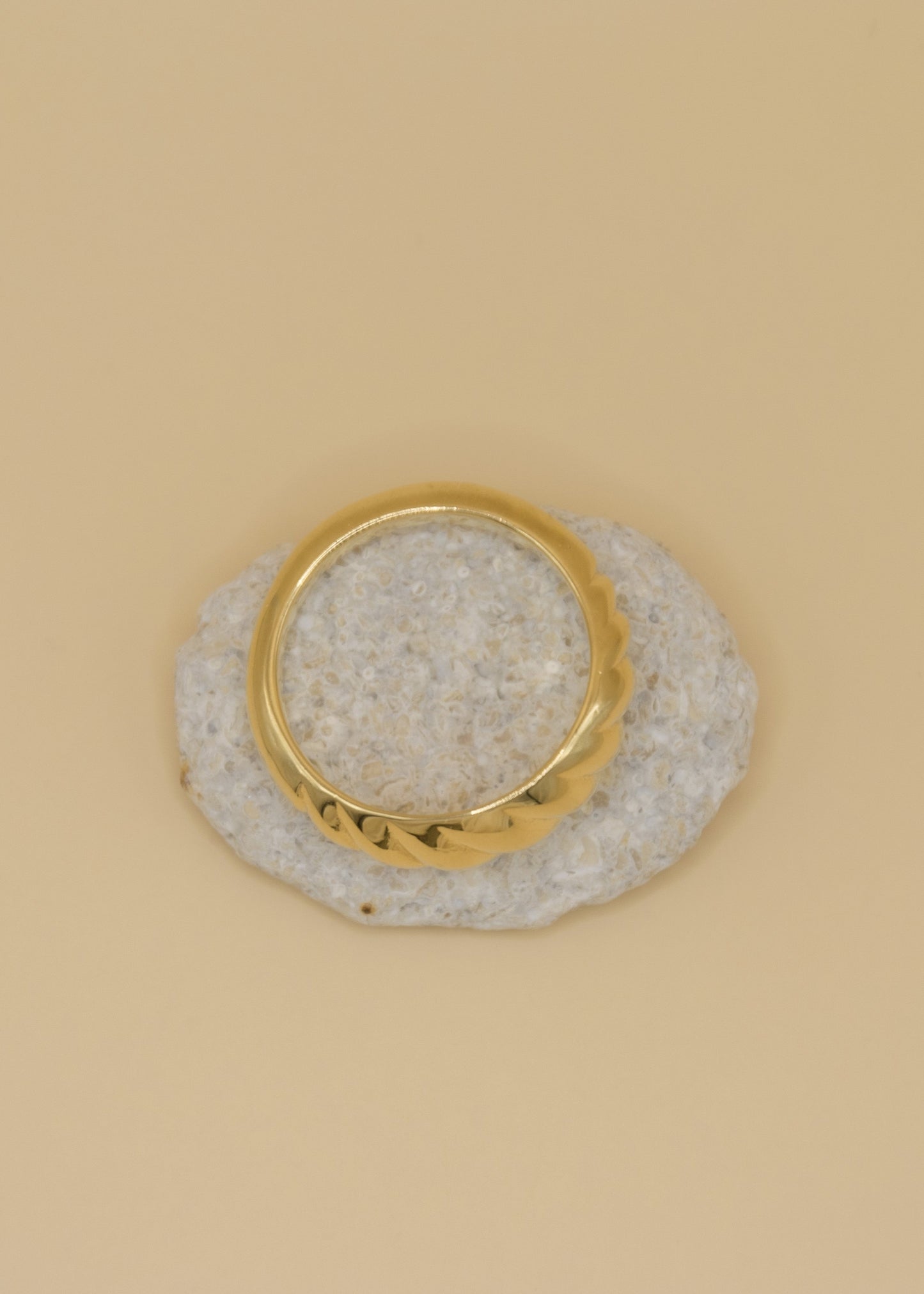 bague bombée dorée Lyria Mont