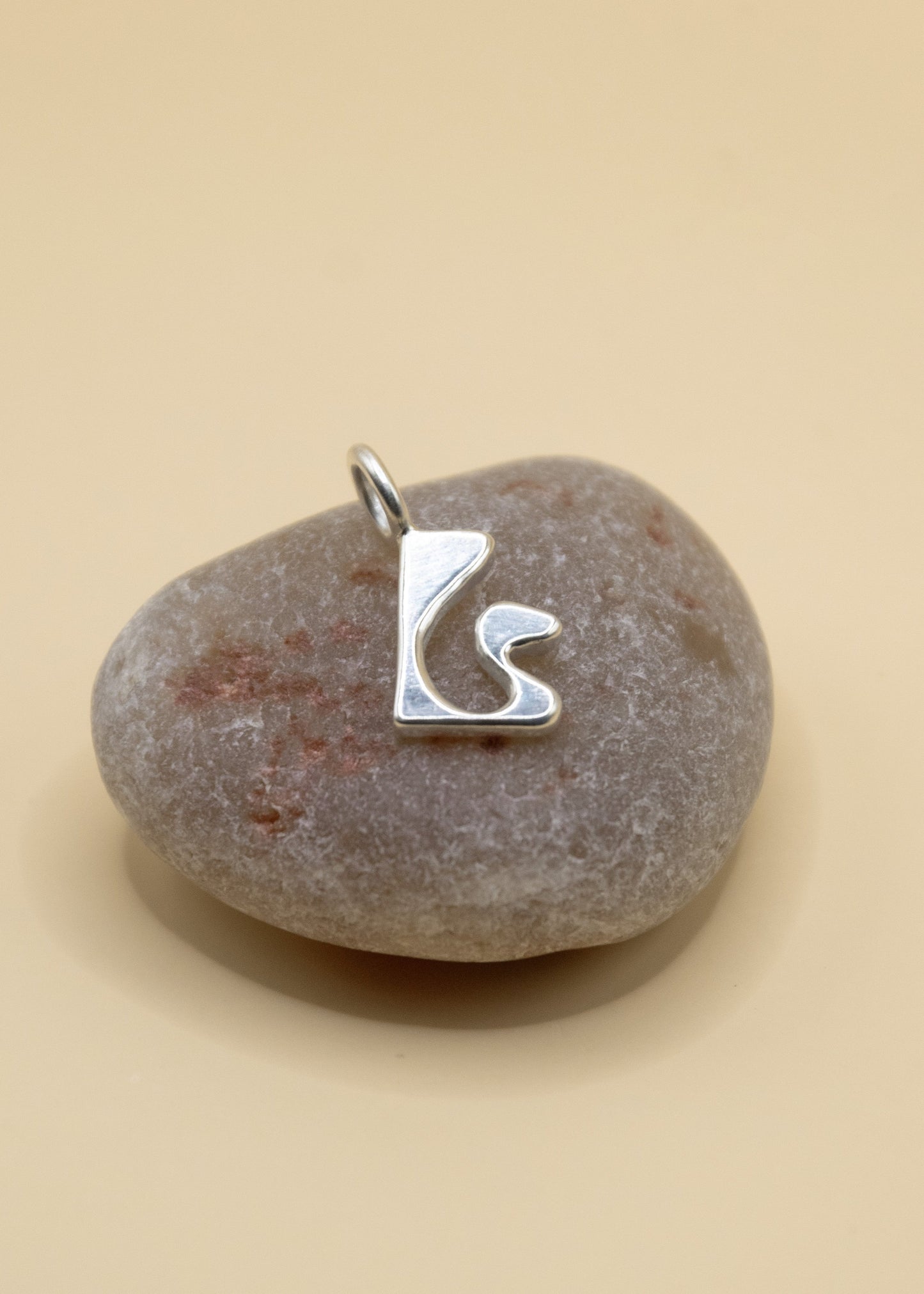 pendentif lettre Lyria Mont