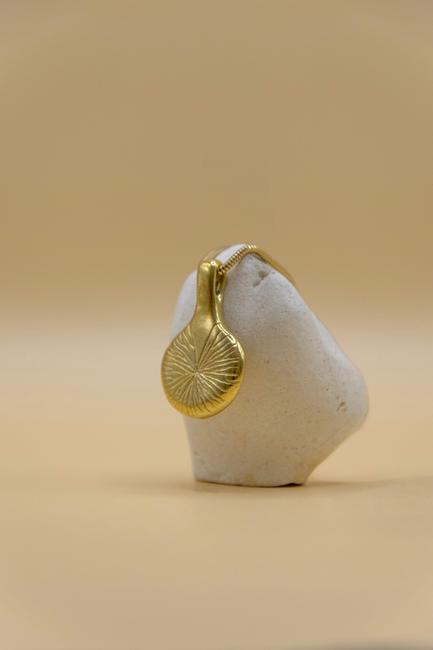 Collier Nila – Pendentif Nénuphar