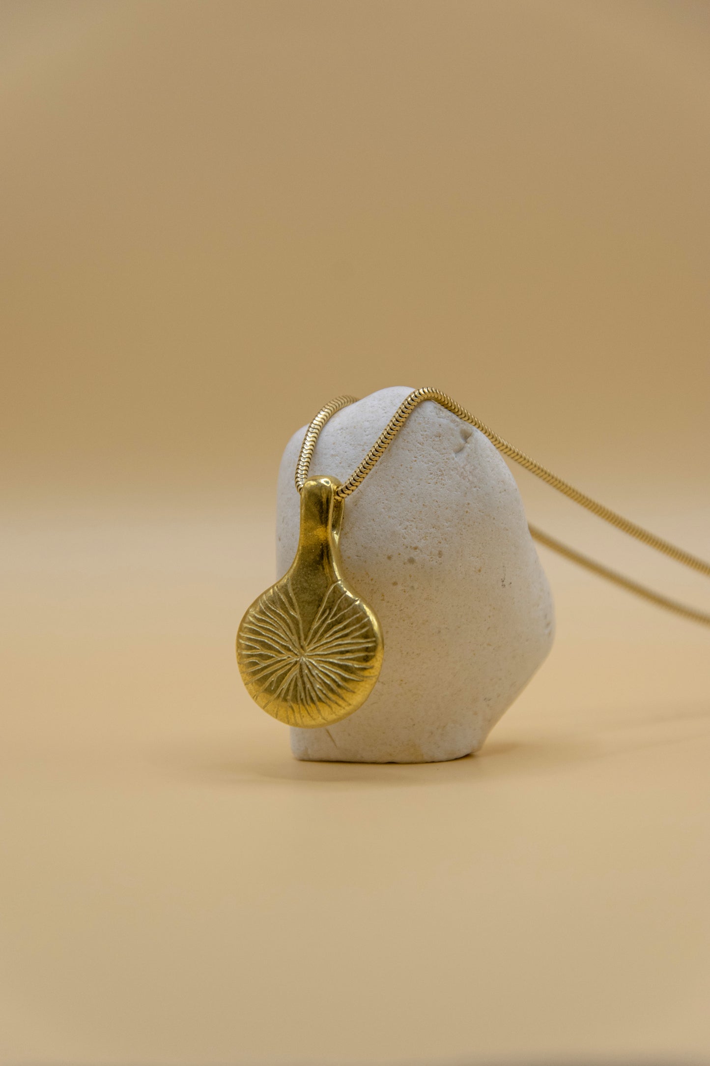 Collier Nila – Pendentif Nénuphar