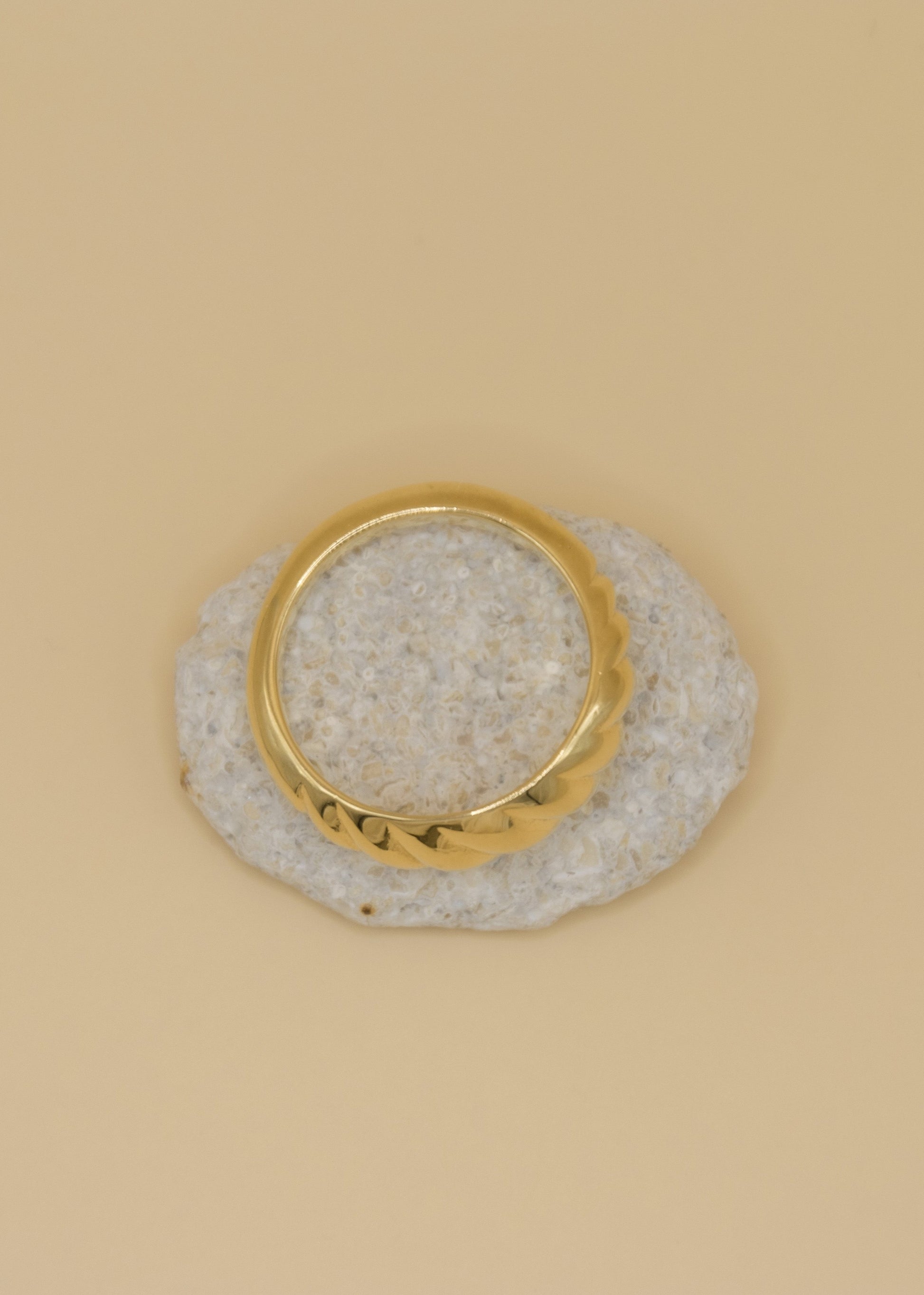 bague bombée dorée Lyria Mont